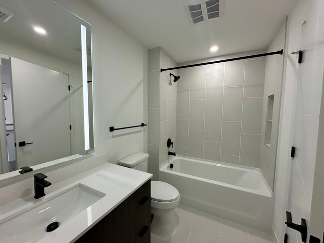 Foto del edificio - 243 NW 30th St