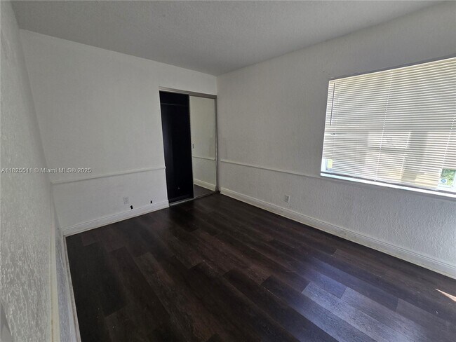 Foto del edificio - 5623 NW 21st St