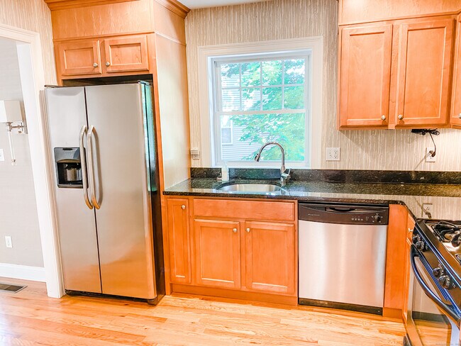Foto del edificio - 439 Glenbrook Rd