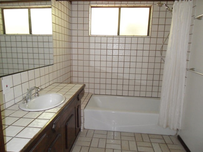 Baño - 5332 Norwich Ave