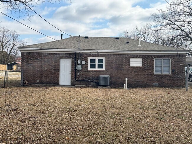 Building Photo - 1416 N Oklahoma Ave