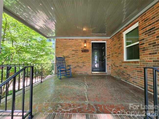 Foto del edificio - 3340 Silver Stream Rd