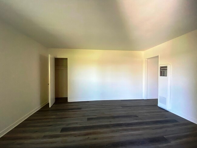Building Photo - 1922 Cloverfield Blvd