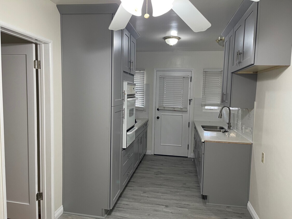 Kitchen - 8454 S 11th Ave