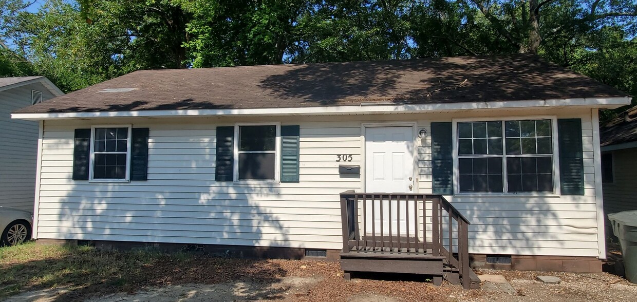 Primary Photo - 3 Bedroom 1 Bathroom House