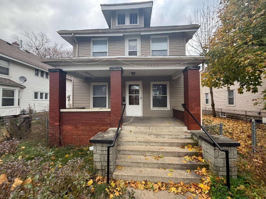 Foto principal - "Charming 2-Bed Duplex Gem in Grand Rapids...