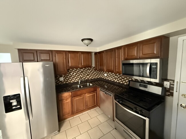 Building Photo - 8529 W Catalpa Ave