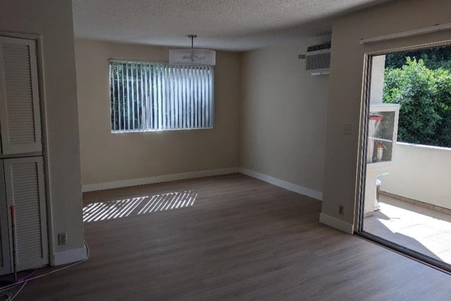 Dining Area - 1637 Veteran Ave