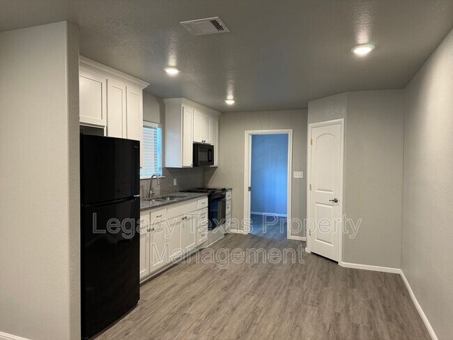 Foto del edificio - 112 W Wilson St