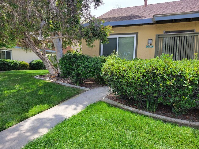 Building Photo - Centrally located 3 bedroom, 2 bathroom home.