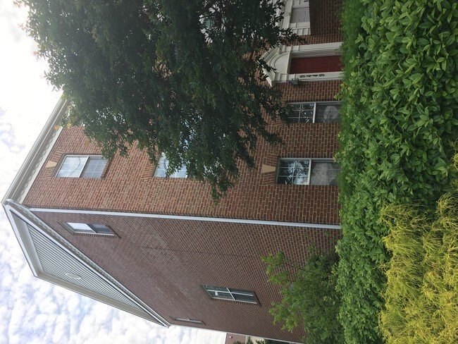 Building Photo - 9449 Fields Rd