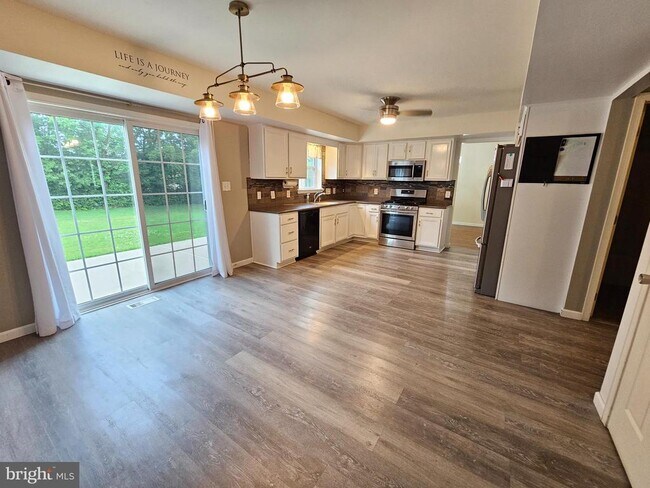 Building Photo - 708 Belfair Dr