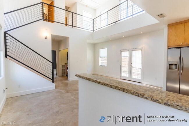 Building Photo - 3 br, 2.5 bath House - 2415 East 8th Stree...
