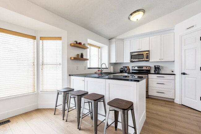 Foto del edificio - 6167 Eagle Nest Dr