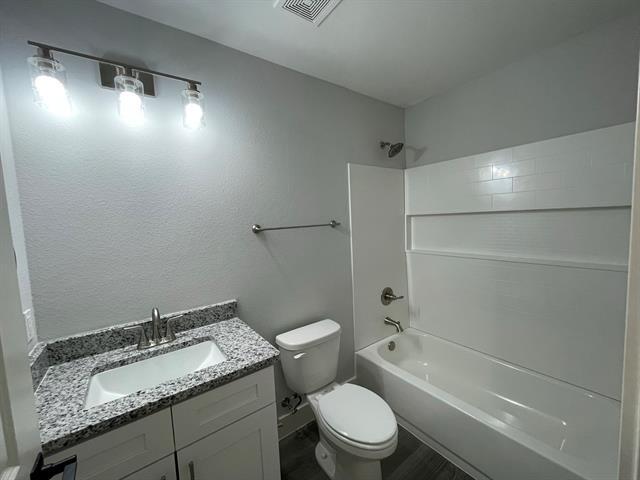Foto del edificio - 608 E 3rd St