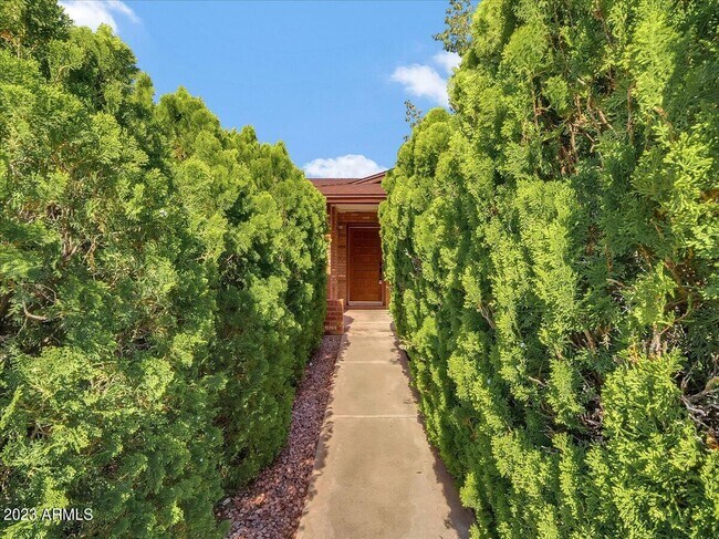 Foto del edificio - 18810 N 12th St