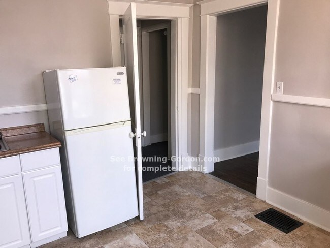 Building Photo - Cozy One Bedroom