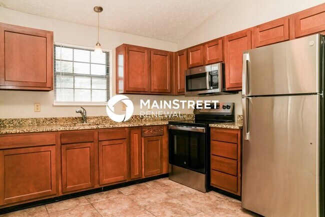 Building Photo - 3 Bedroom Pet-Friendly Home in Indianapolis, IN with Main Street Renewal