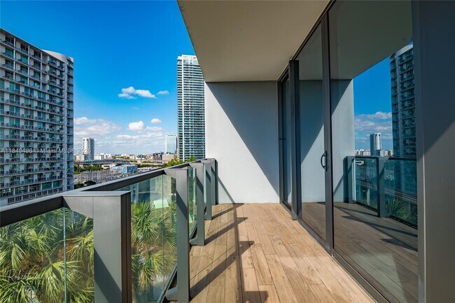 Foto del edificio - 88 SW 7th St