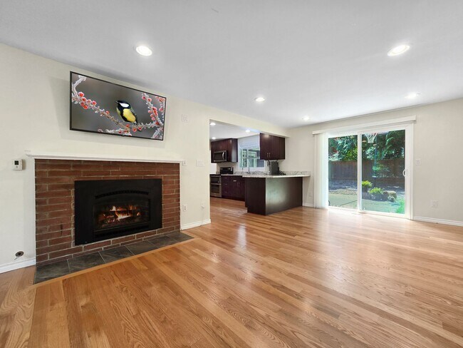 Foto del edificio - Flexible Living, Luxe Comfort: A Home That...