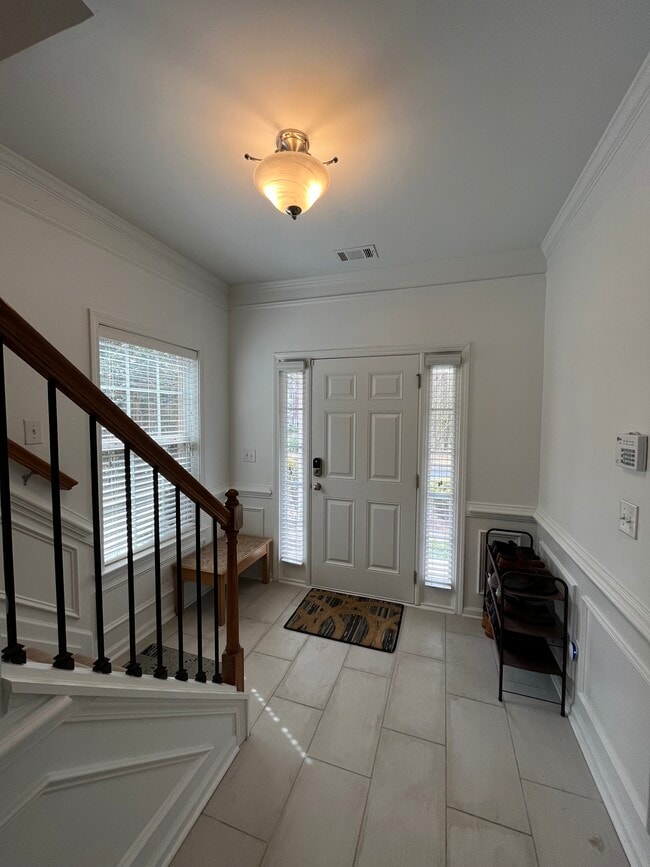 Building Photo - 683 Coligny Ct