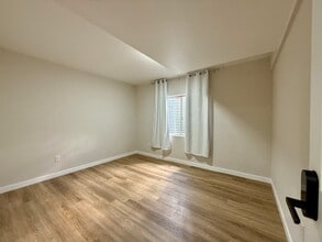 Building Photo - 411 Ruby Dr