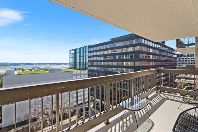 Foto del edificio - 1201 S Bell St