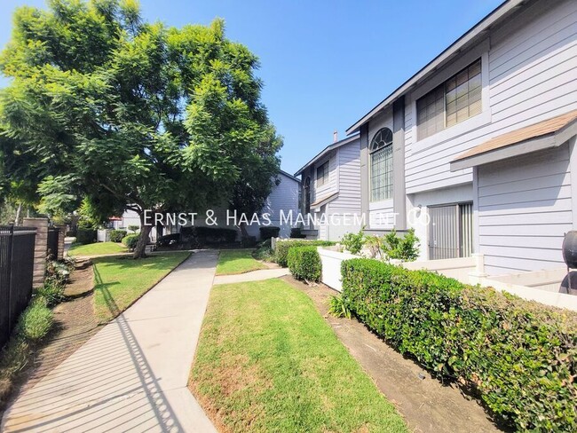 Foto del edificio - Beautiful 2 Bedroom 2 Bath Top Floor Condo...