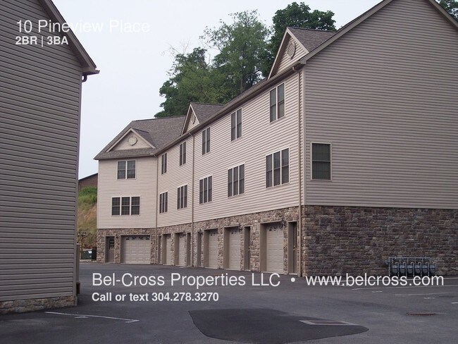 Building Photo - 10 Pineview Pl