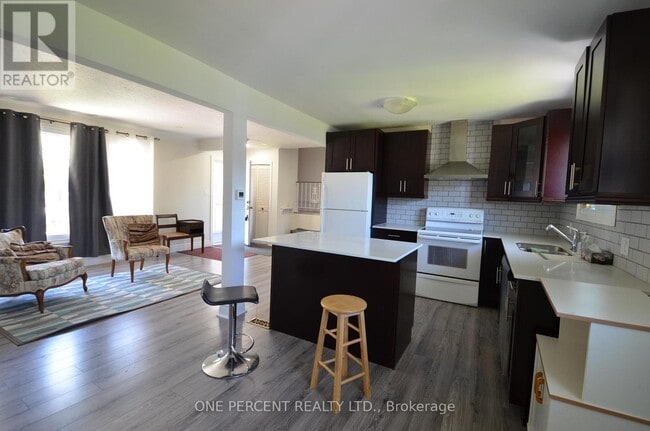 Building Photo - 43 Loyalist Dr