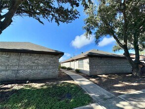 Building Photo - 17 Mynah Ave