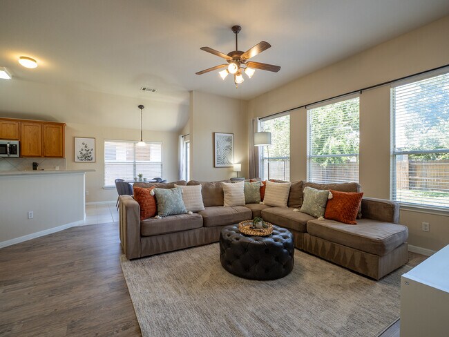 Foto del edificio - 11620 Larch Valley Dr