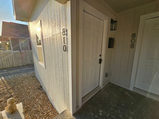 Building Photo - Ready for immediate move in!