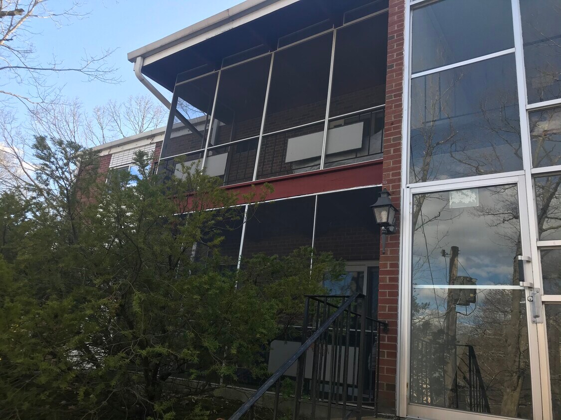 Primary Photo - 125 Grove St