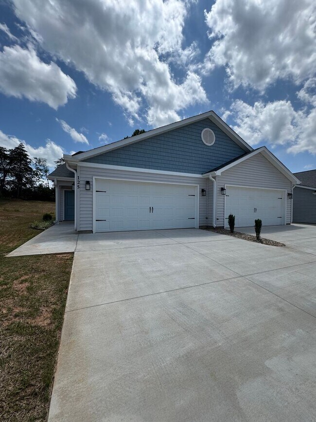 Building Photo - 133 Brawley Villas Pl