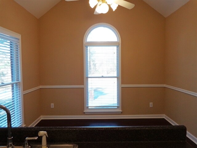 Foto del edificio - 4260 Riverlake Way