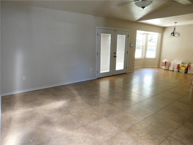 Building Photo - 2815 Veterans Ave