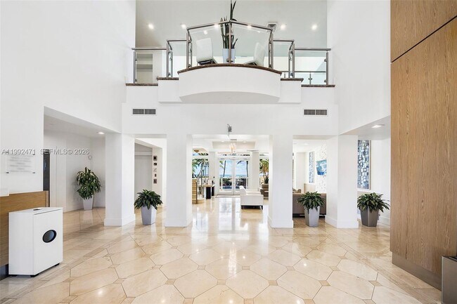 Foto del edificio - 4779 Collins Ave