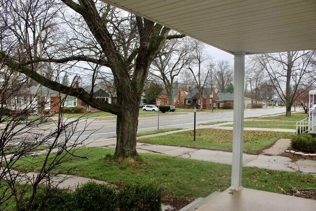 Foto del edificio - Spacious 5-Bedroom Home in Prime Royal Oak Location – $2,900/month