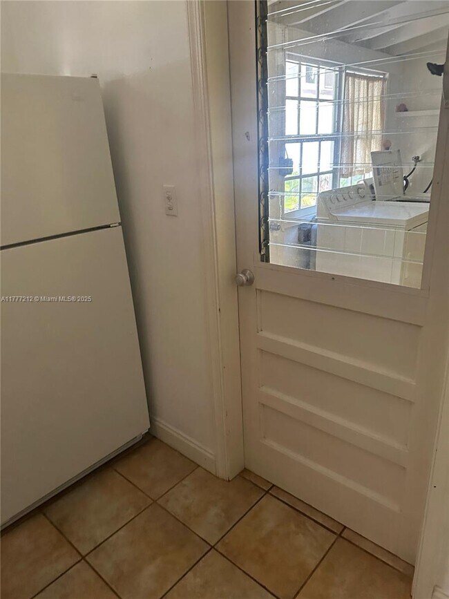 Foto del edificio - 2613 Inagua Ave