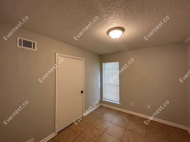 Building Photo - 2995 Fairlane Dr