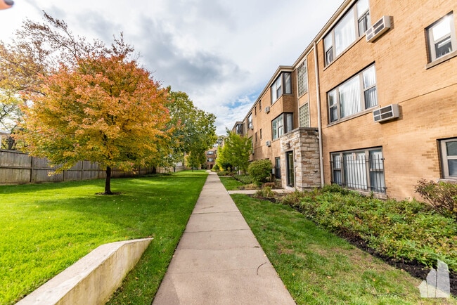 Building Photo - 7320 N Ridge Blvd