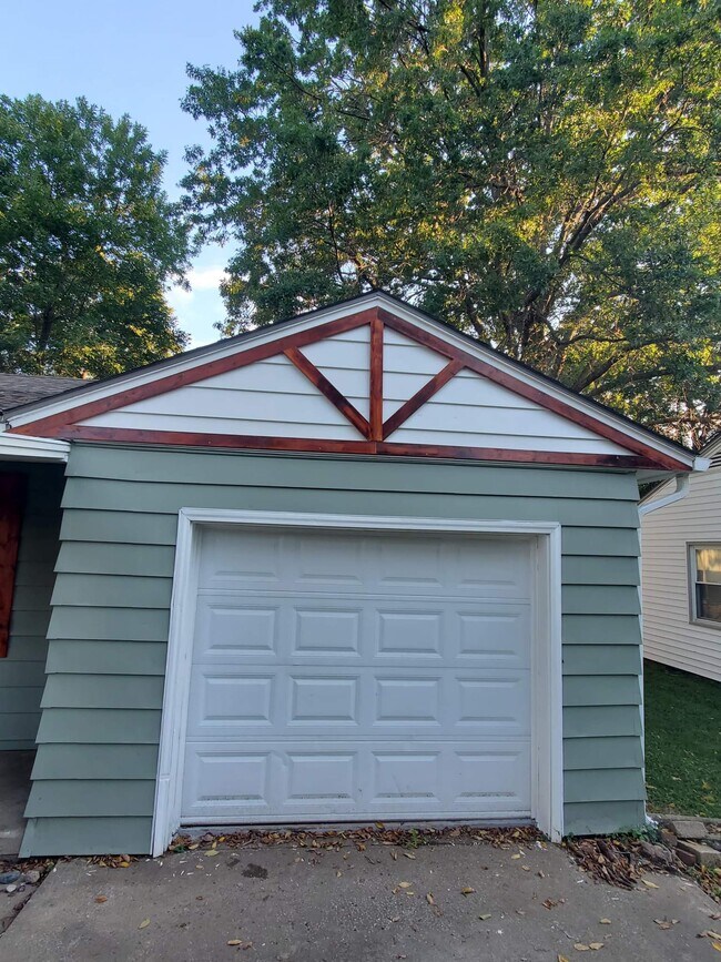 410 Truman Ave, Clinton, MO 64735 House Rental in Clinton, MO