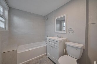 Building Photo - 1401 Collier St