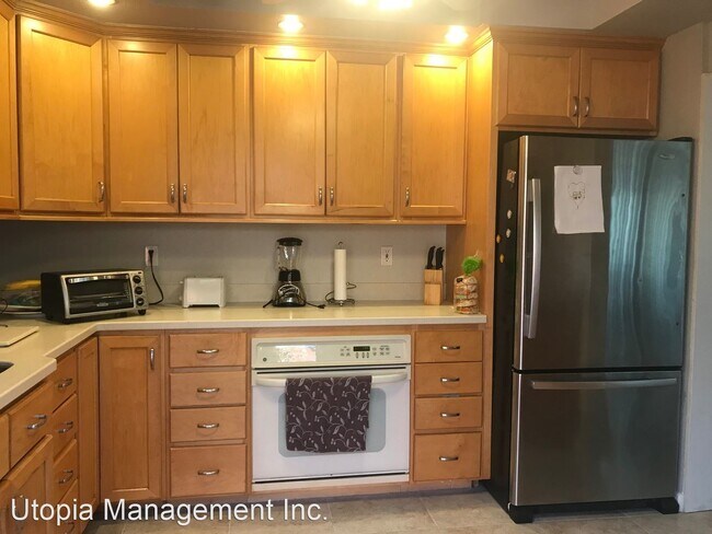 Building Photo - 3 br, 2 bath House - 9938 Pineknoll Lane