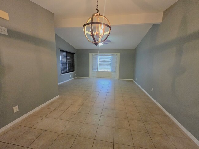 Building Photo - CUTE - 1 LEVEL - SPACIOUS - 2BD/2BTH TOWNH...