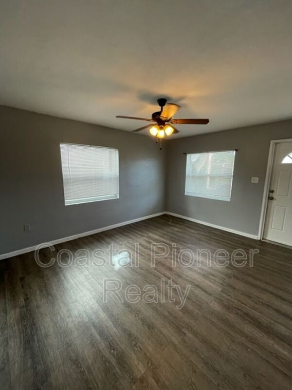 Foto del edificio - 1227 Fargo St S
