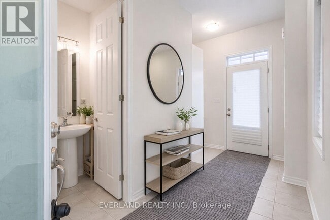 Building Photo - 3305 Thunderbird Prom