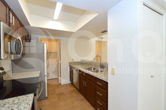 Building Photo - 2019 W Lemon Tree Pl
