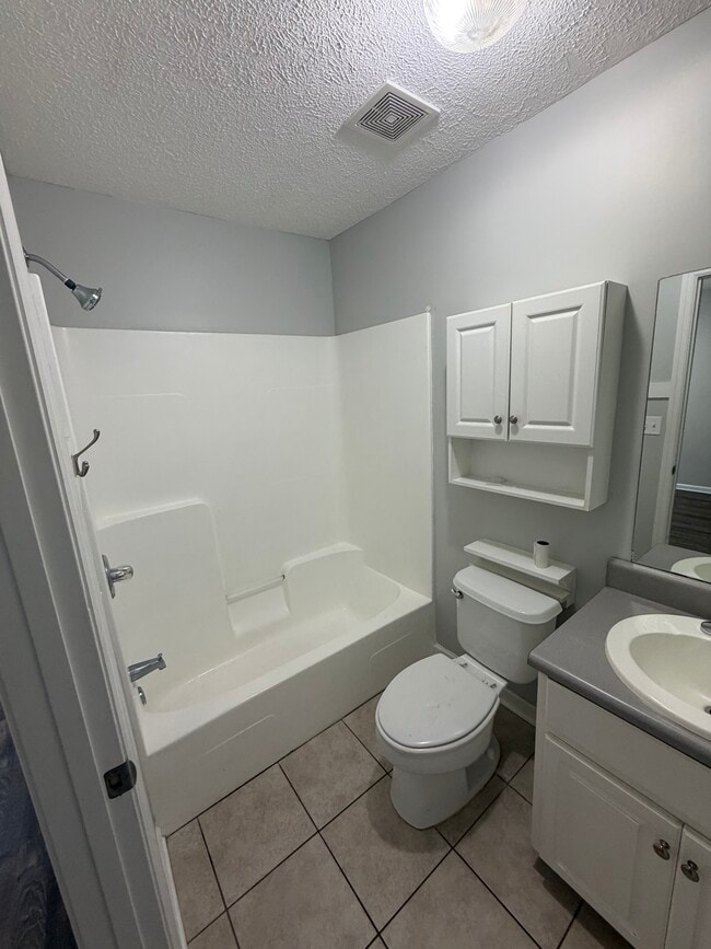 Master bathroom - 6224 Sunset Ave